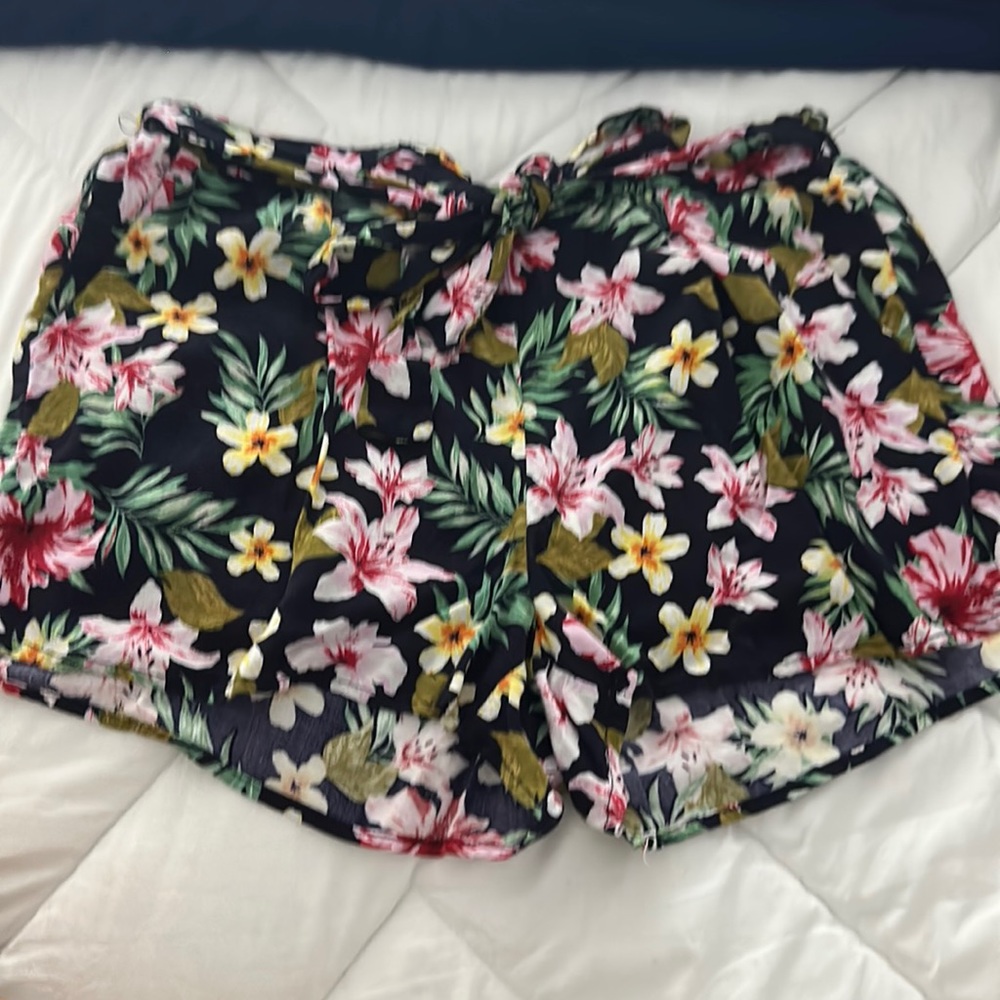 Flower pattern light weighted shorts